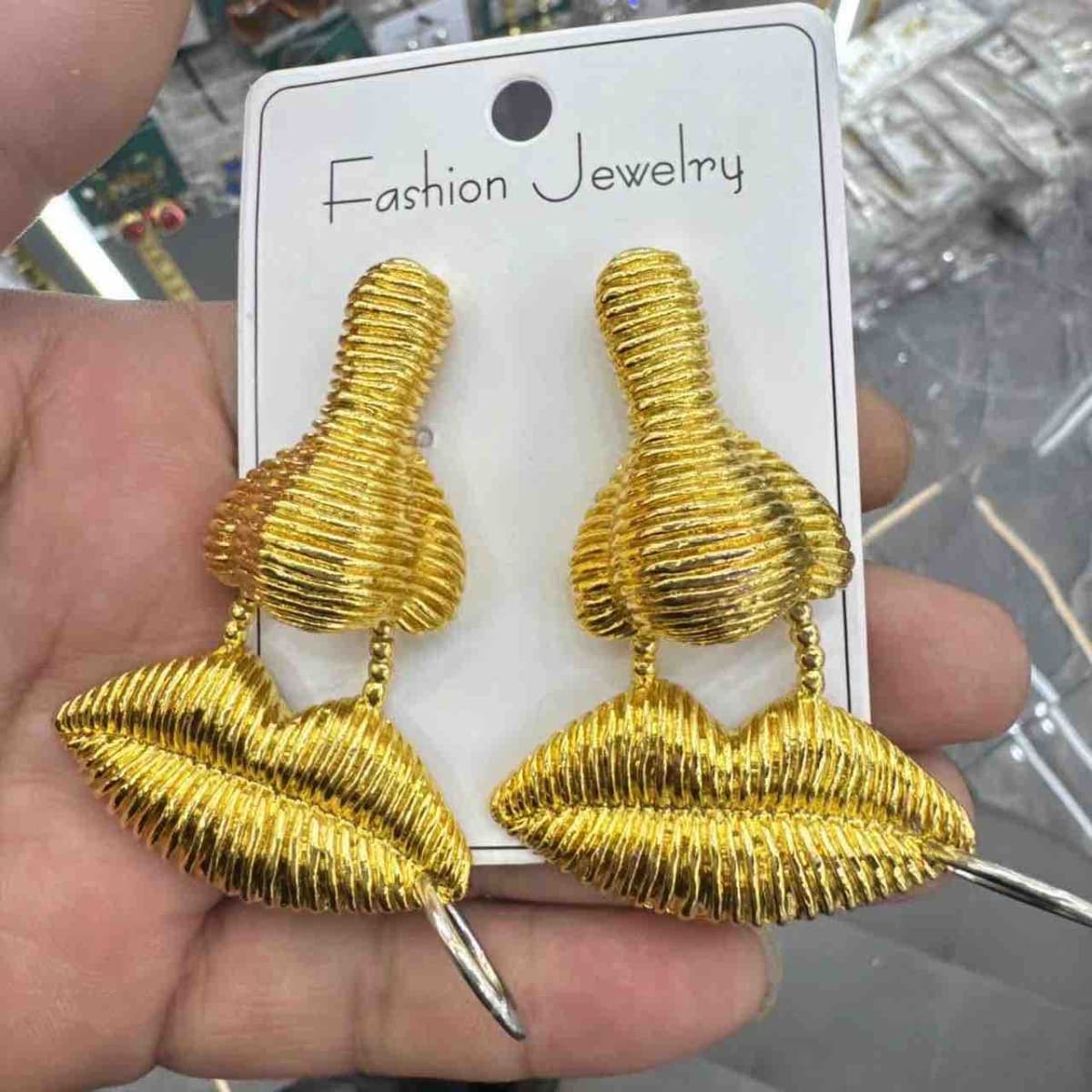NOLI earring
